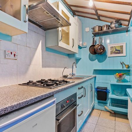 Parea Living - Cosy 1-Bed Artistic Flat At Newington Green لندن المظهر الخارجي الصورة
